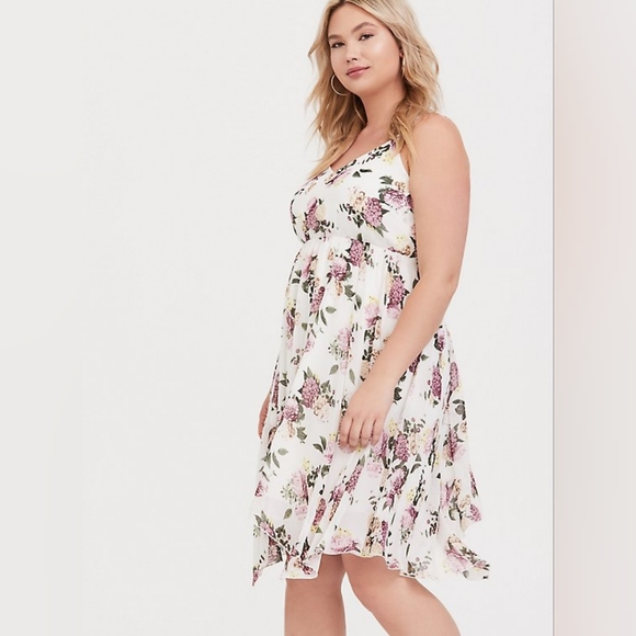 Torrid floral handkerchief hem dress (plus size; size 00) - Picture 4 of 13